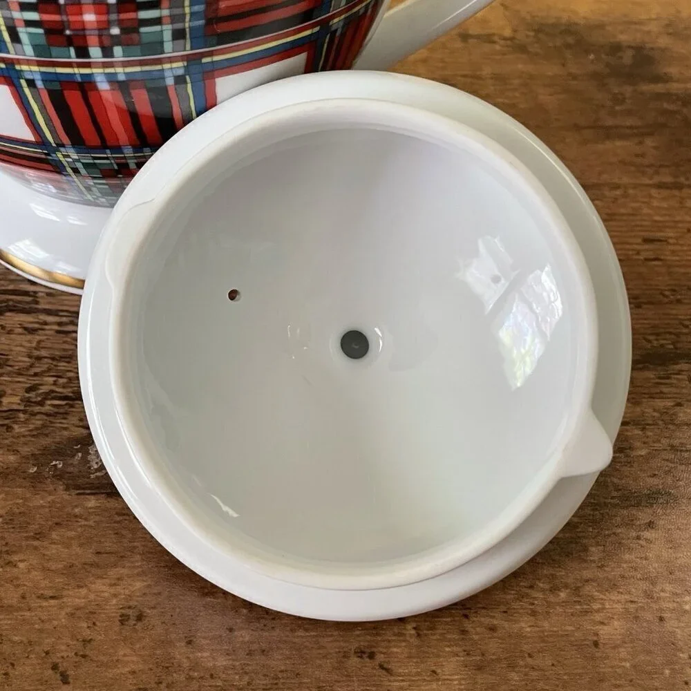 Williams Sonoma Stuart Dress Tartan Teapot White Red Gold Holiday 4 Cup Japan